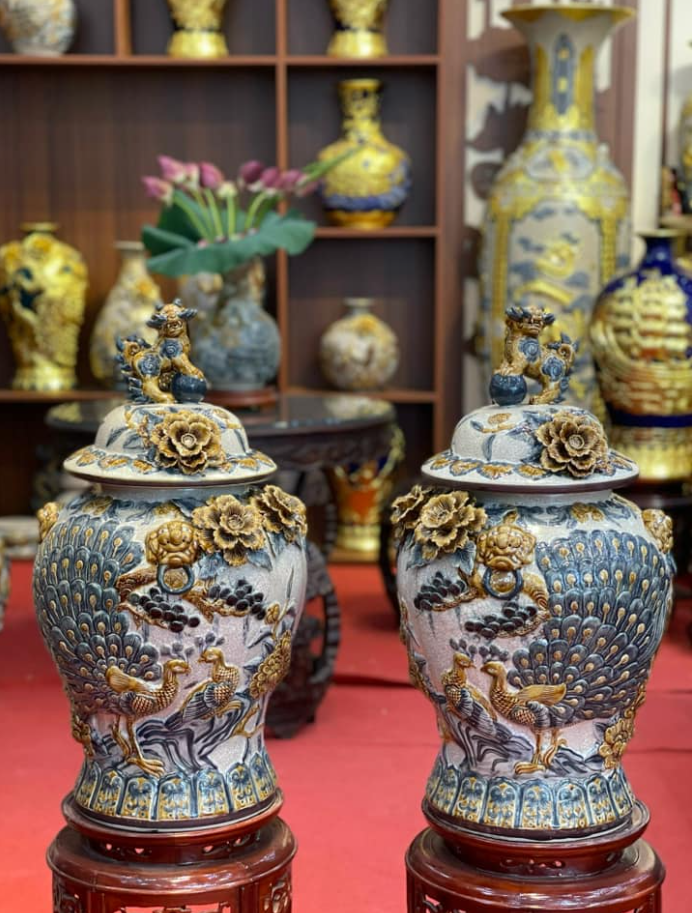 Choé để trên bàn thờ